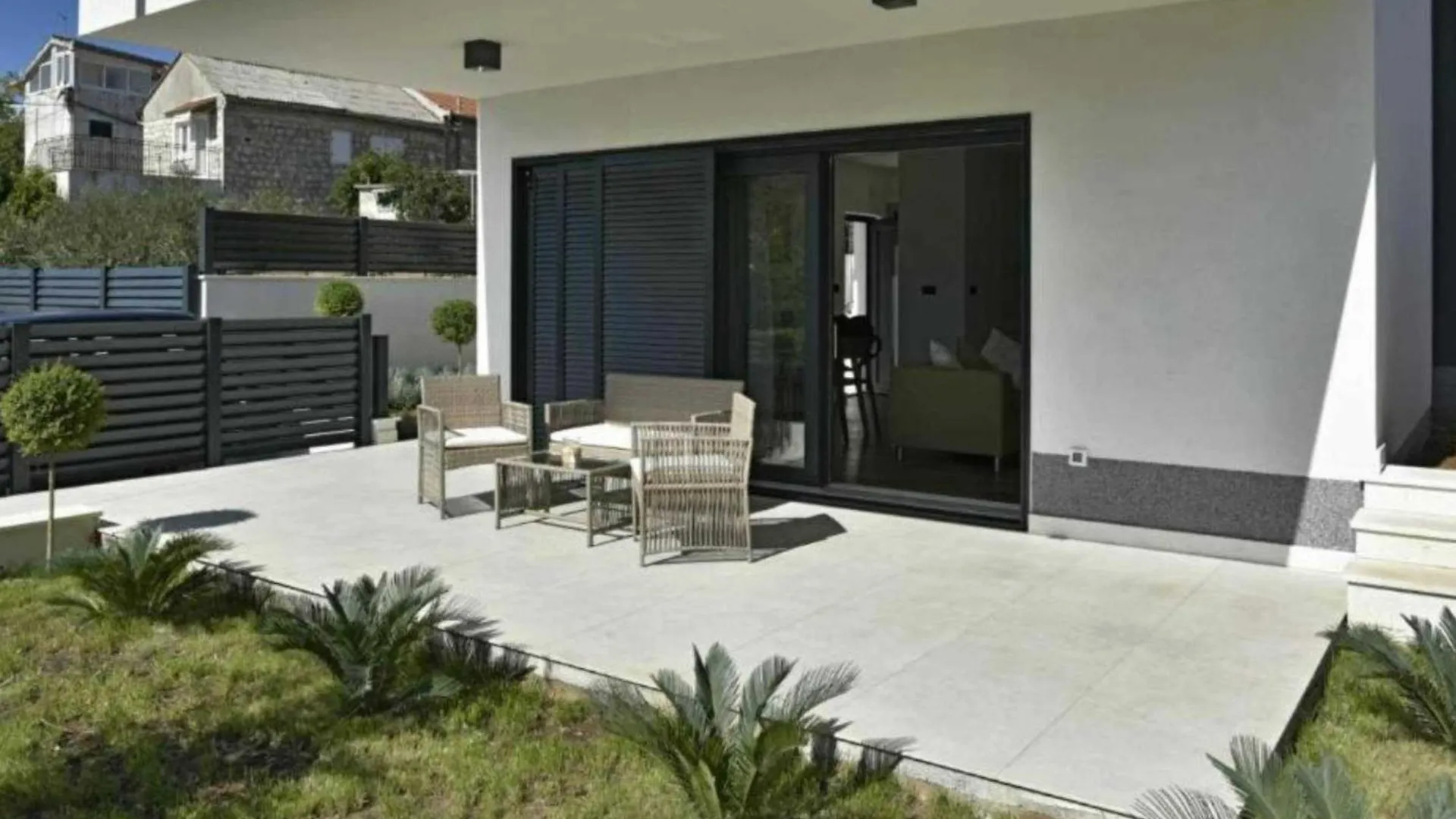 Luxury Slatine Apartments With Terrace And Garden