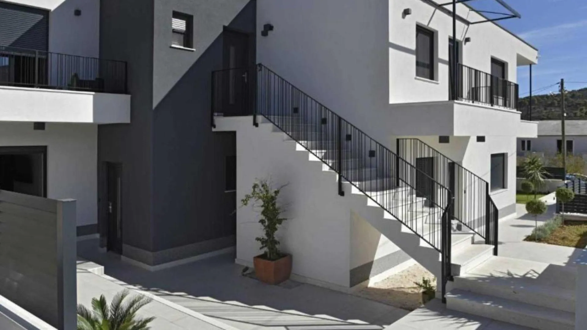Luxury Slatine Apartments With Terrace And Garden