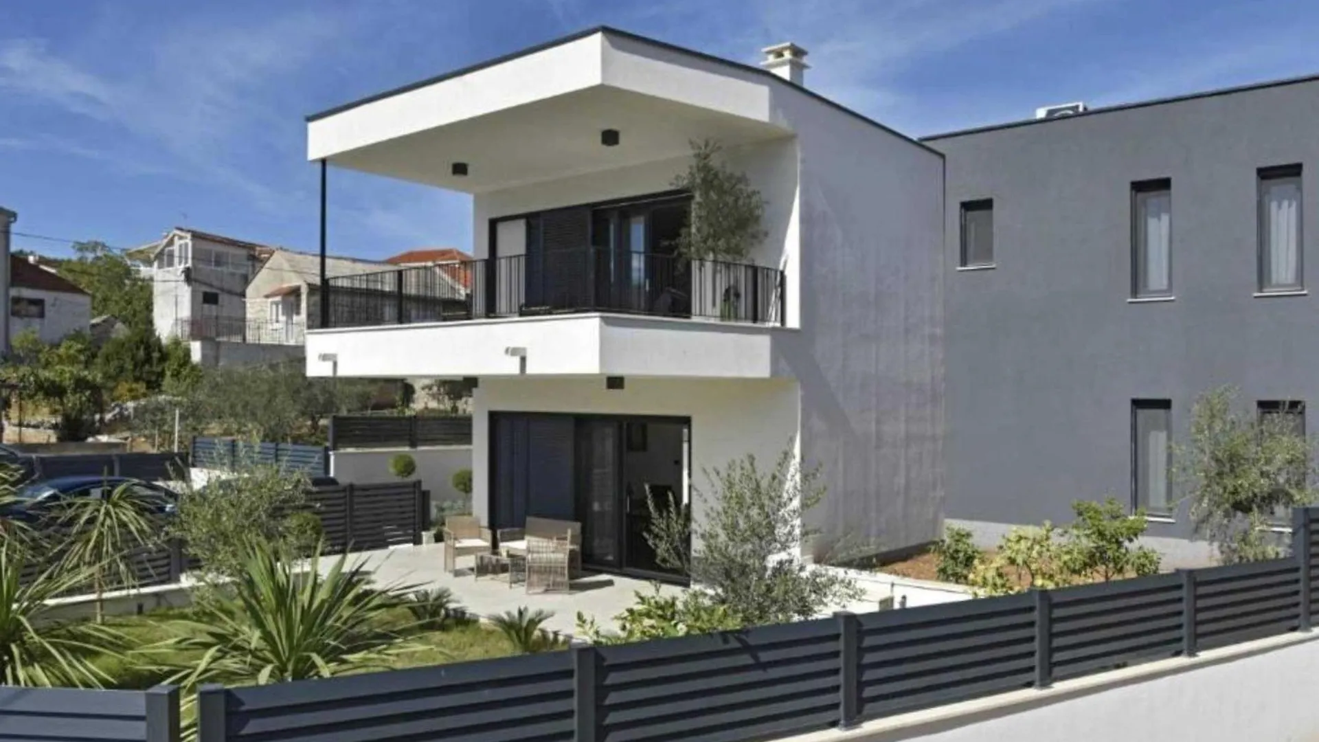 Luxury Slatine Apartments With Terrace And Garden