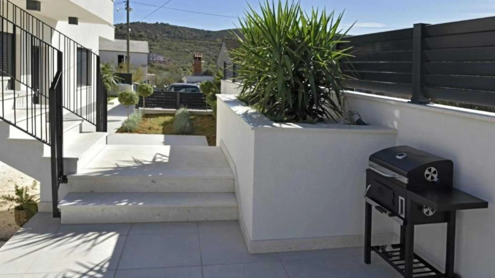 Luxury Slatine Apartments With Terrace And Garden