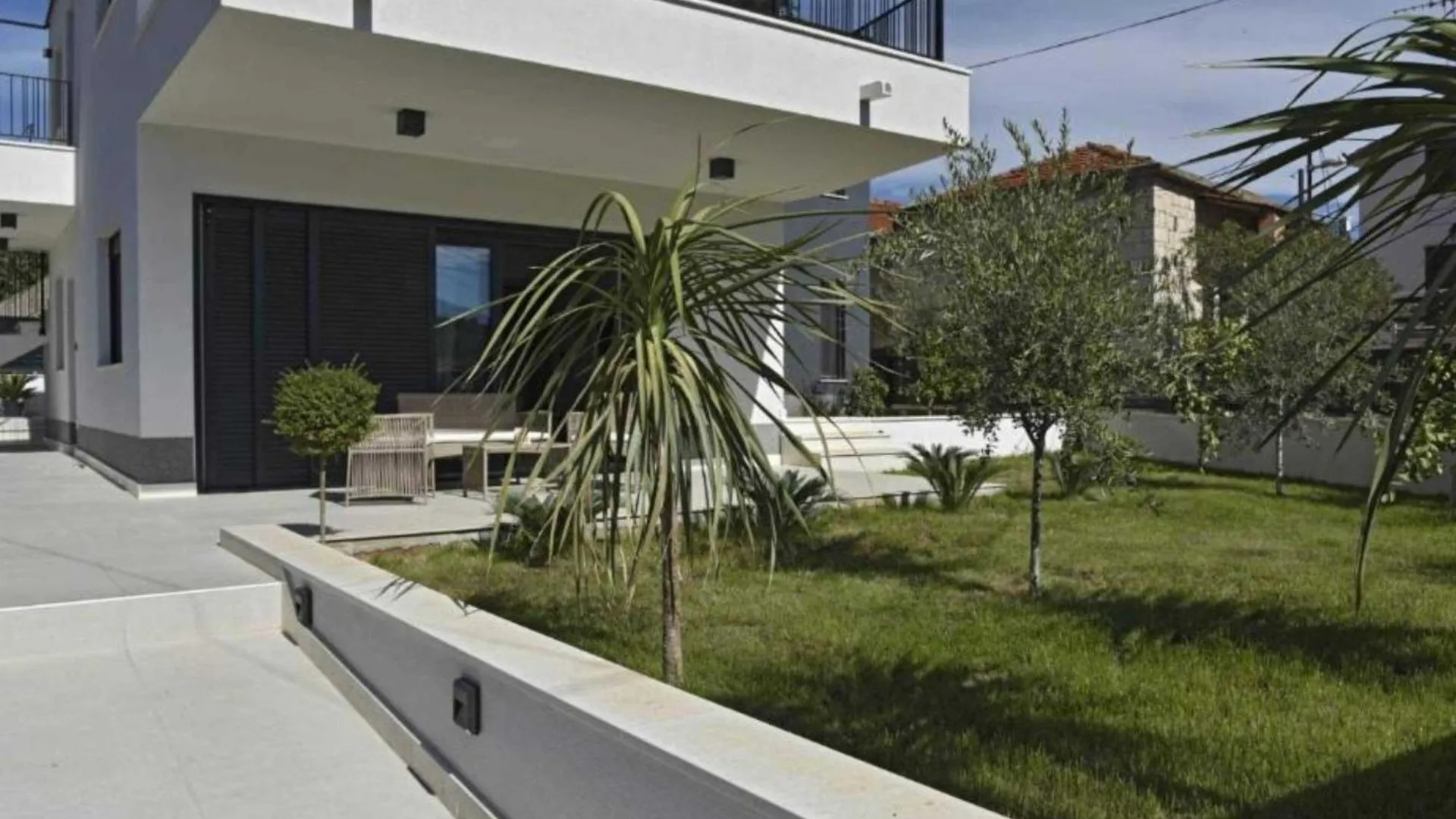 Luxury Slatine Apartments With Terrace And Garden